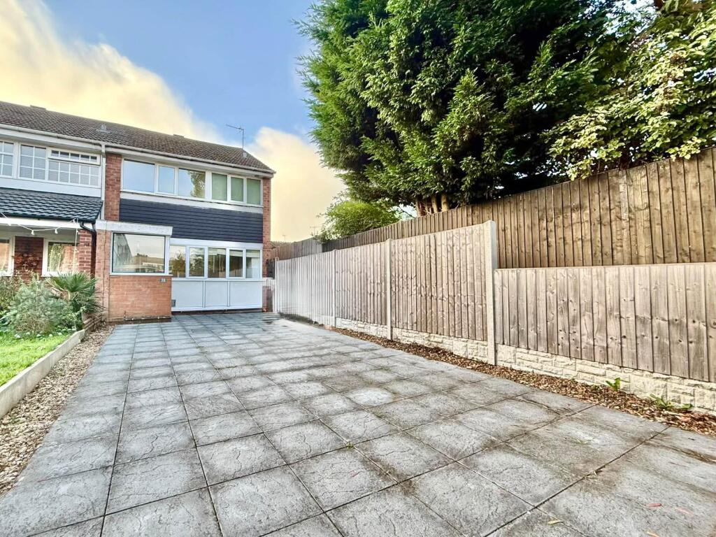 Main image of property: Silver Walk, NUNEATON, Warwickshire, CV10