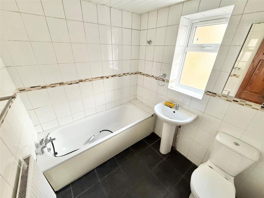 House in Luton - View 5