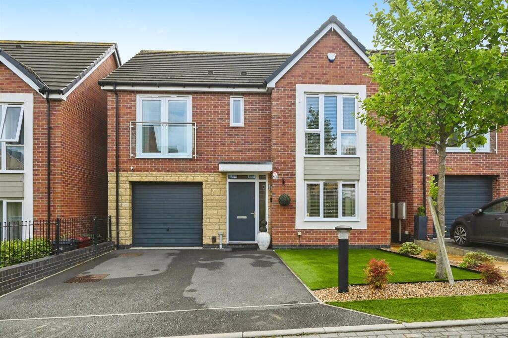 4-bed detached on Tupton Road, Clay Cross, Chesterfield, £350,000