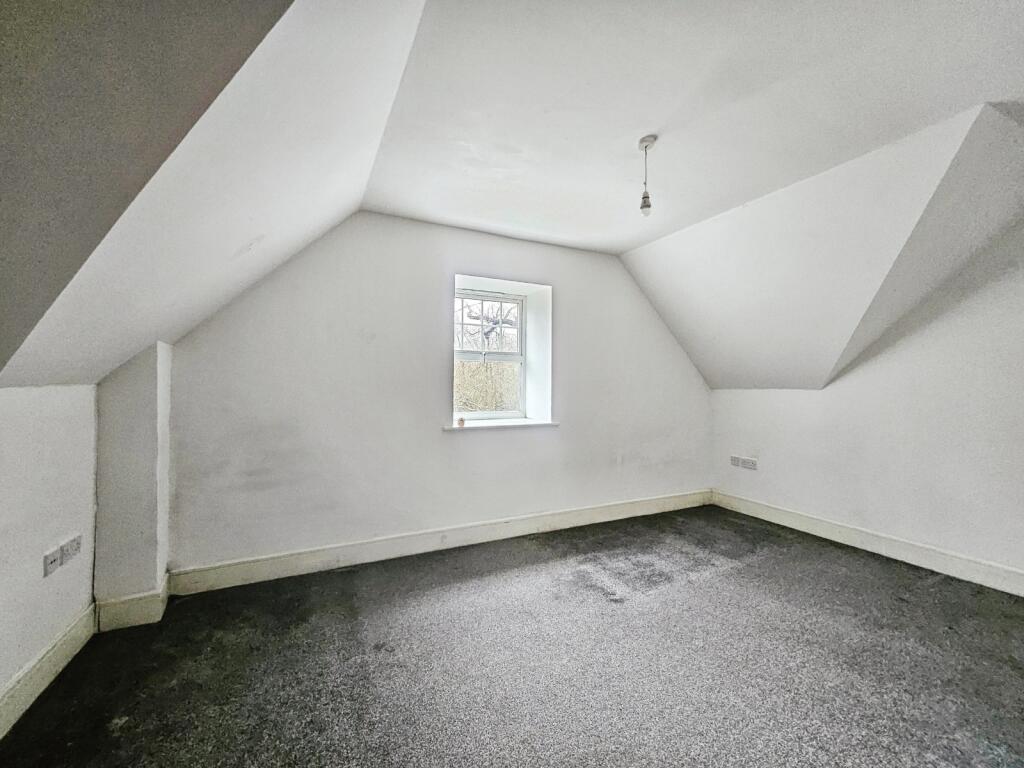 Worth Park Avenue, Crawley, West Sussex photo 4