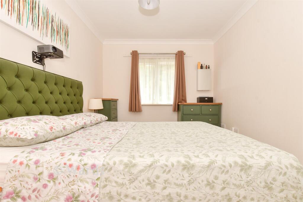 Apartment in Hythe, Orchard Valley - More