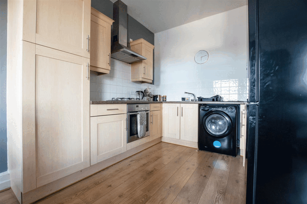 Irthlingborough Road, Wellingborough, NN8 - More