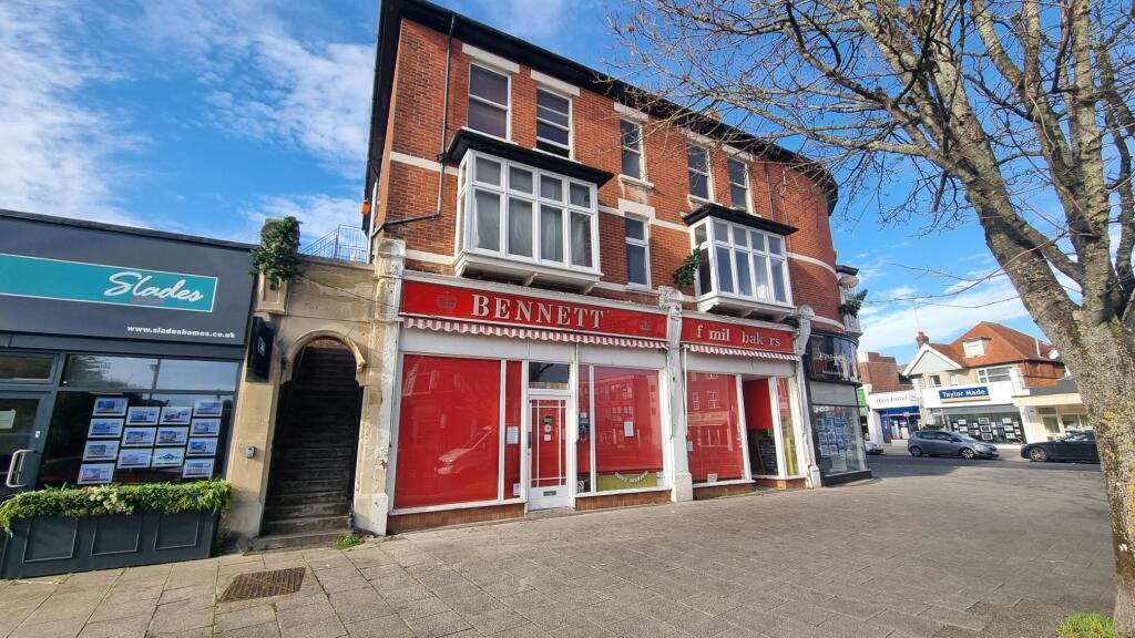 10m / 33ft frontage