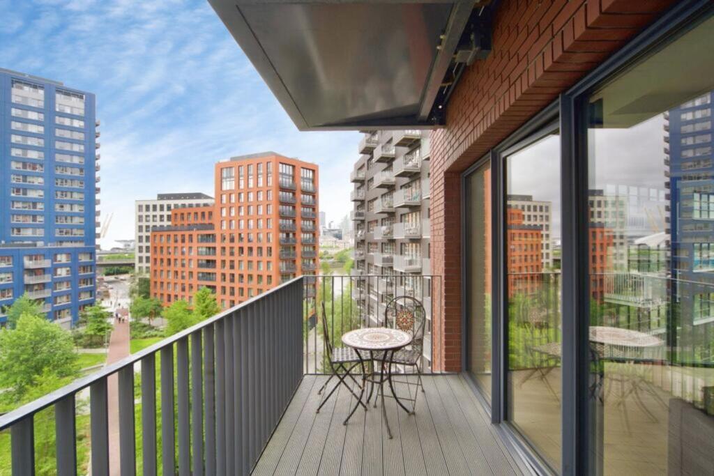 Apartment in London, London City Island, Blackwall - More