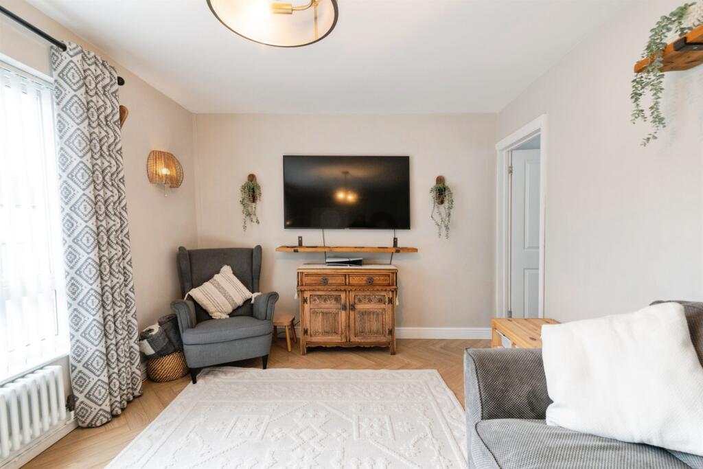 House in Abertridwr, Caledfryn, Penyrheol Trecenydd & Energlyn - View 3