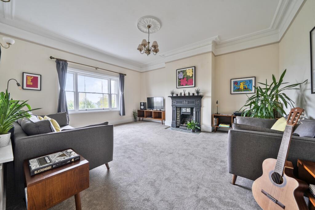 Apartment in Southampton - View 5