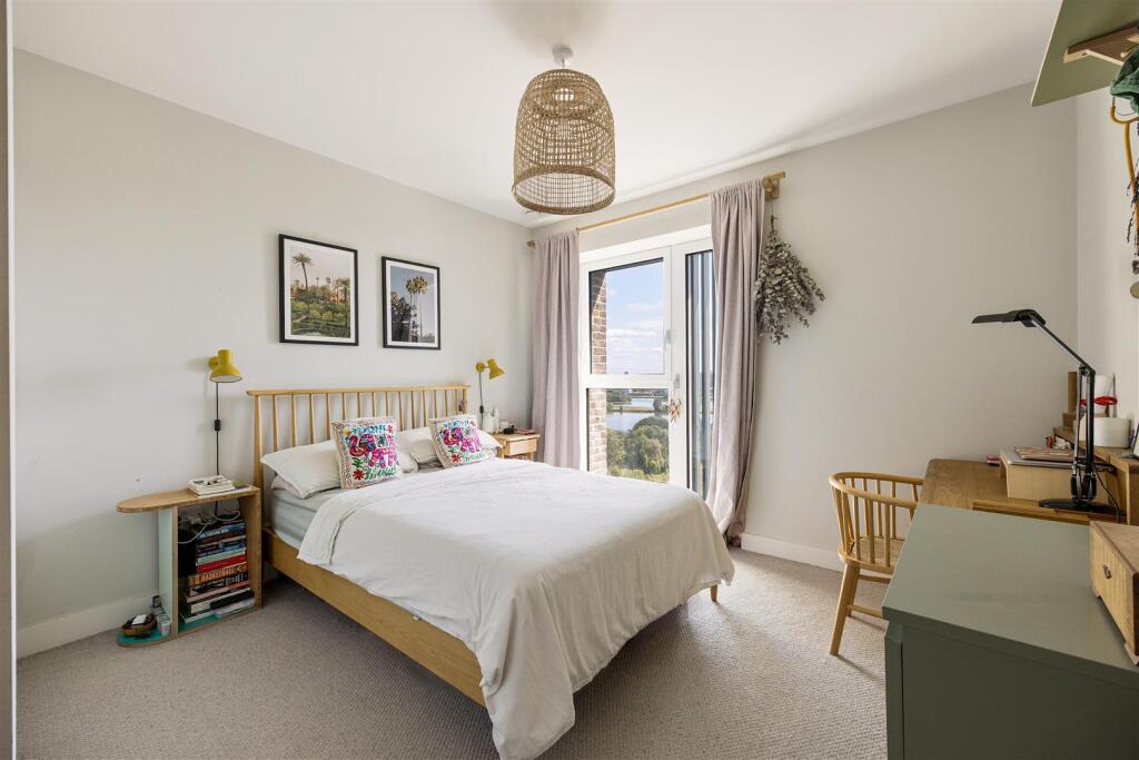 Apartment in London - View 5