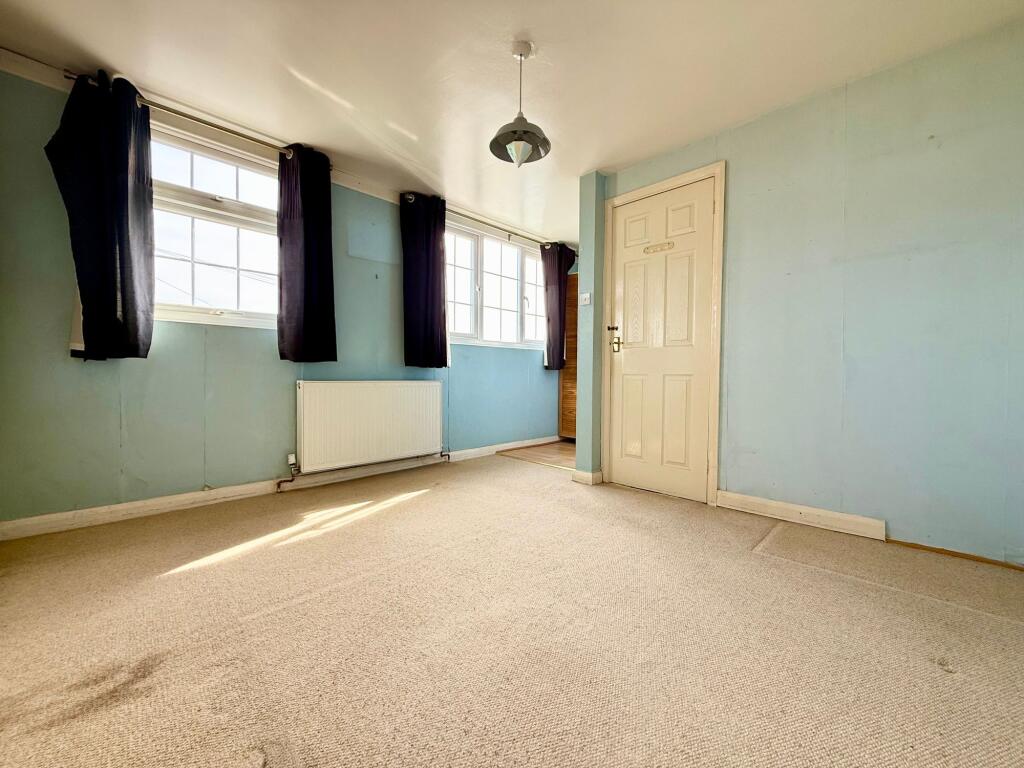 House in Luton - View 2