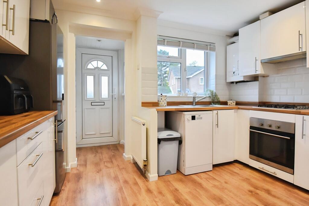 Oak Coppice Close, Bishopstoke, SO50 photo 3