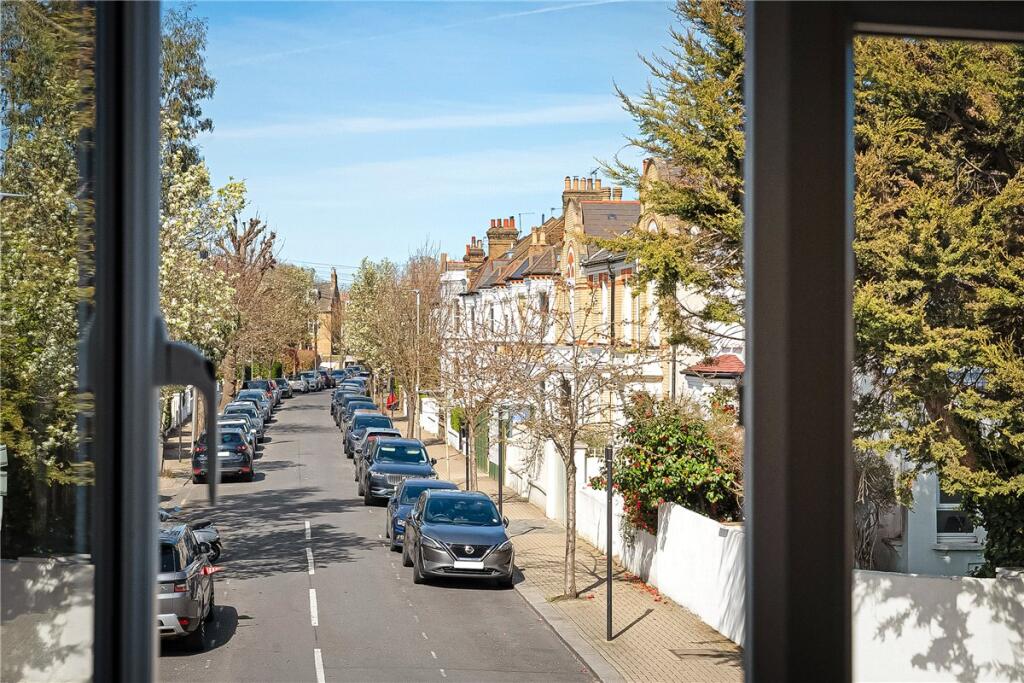 Sarsfeld Road, London, SW12 photo 4