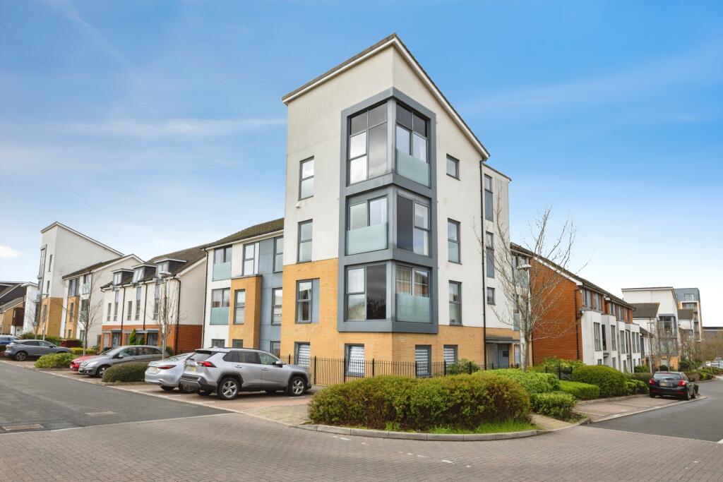 Main image of property: 14 Midgham Way, Reading, RG2