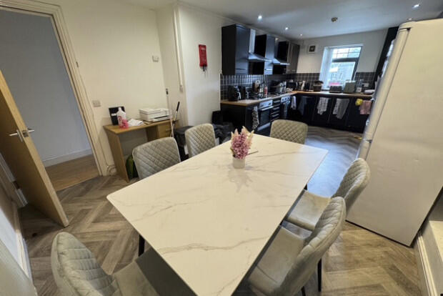 Apartment in Cardiff, Maindy, Cathays - More