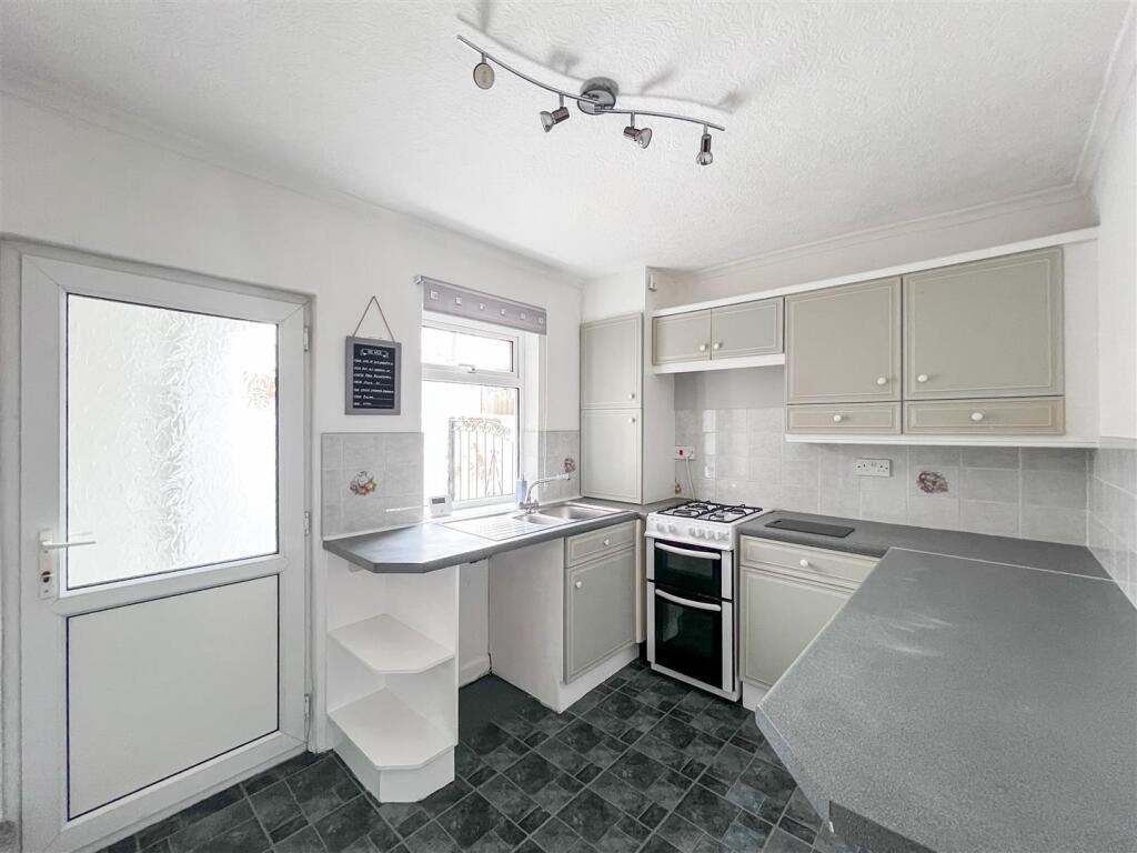 House in Stoke-on-Trent - View 4
