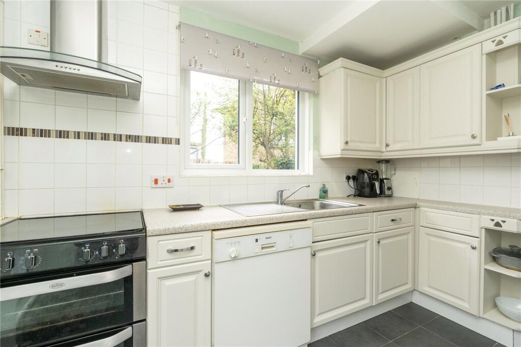 Gloucester Crescent, Newlyn, Penzance, TR18 photo 4