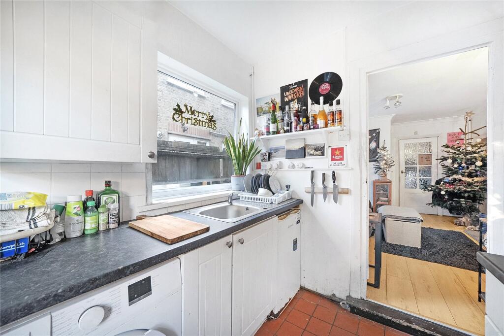 Pretoria Avenue, Walthamstow, London, E17 - More