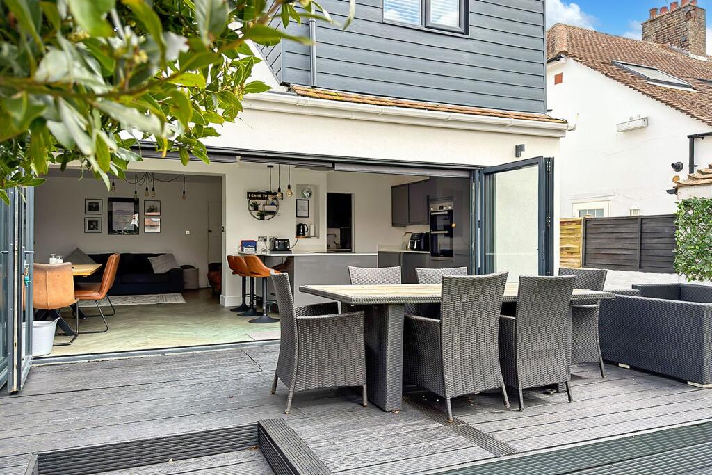 House in Arun, Rustington - More