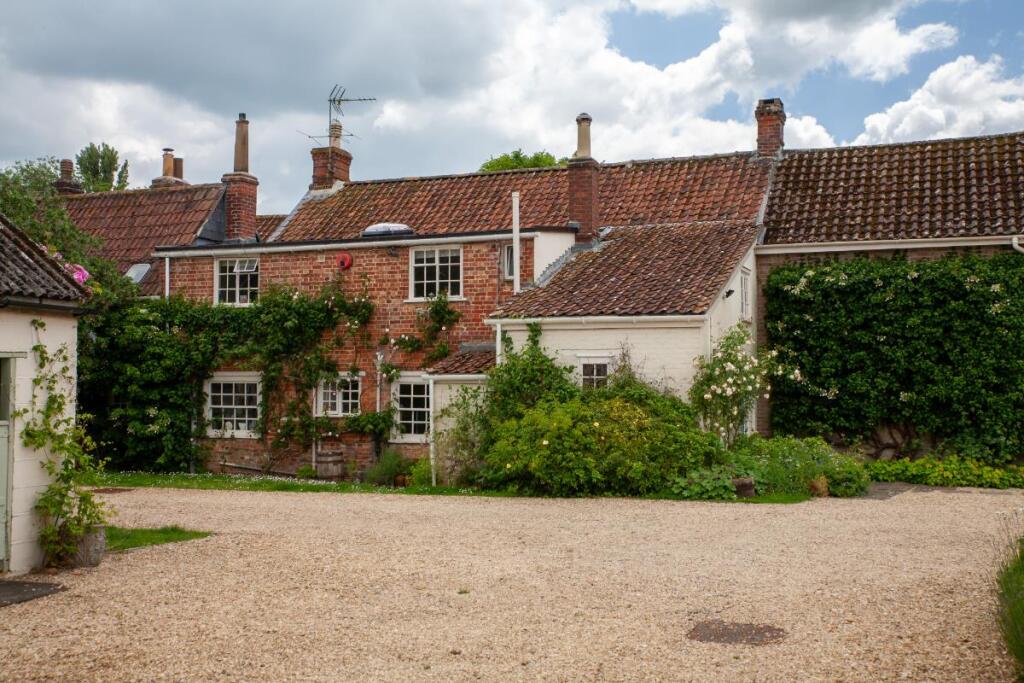 Additional image 10 of Corton