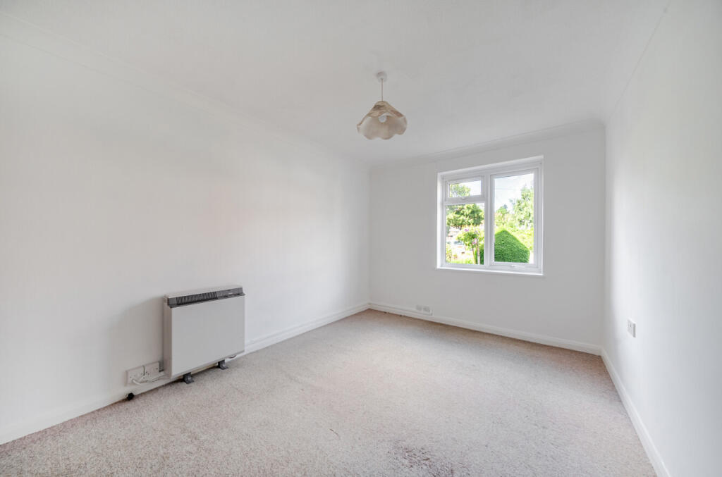 Allingham Court, Summers Road, Farncombe, Surrey, GU7 photo 3