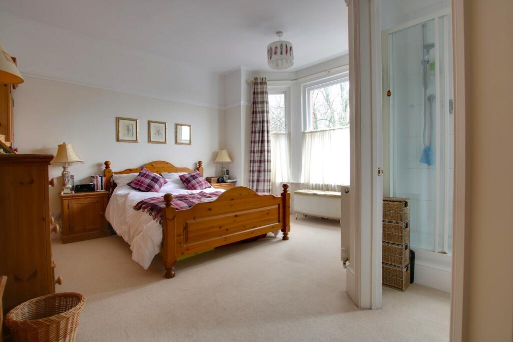House in Southampton - More