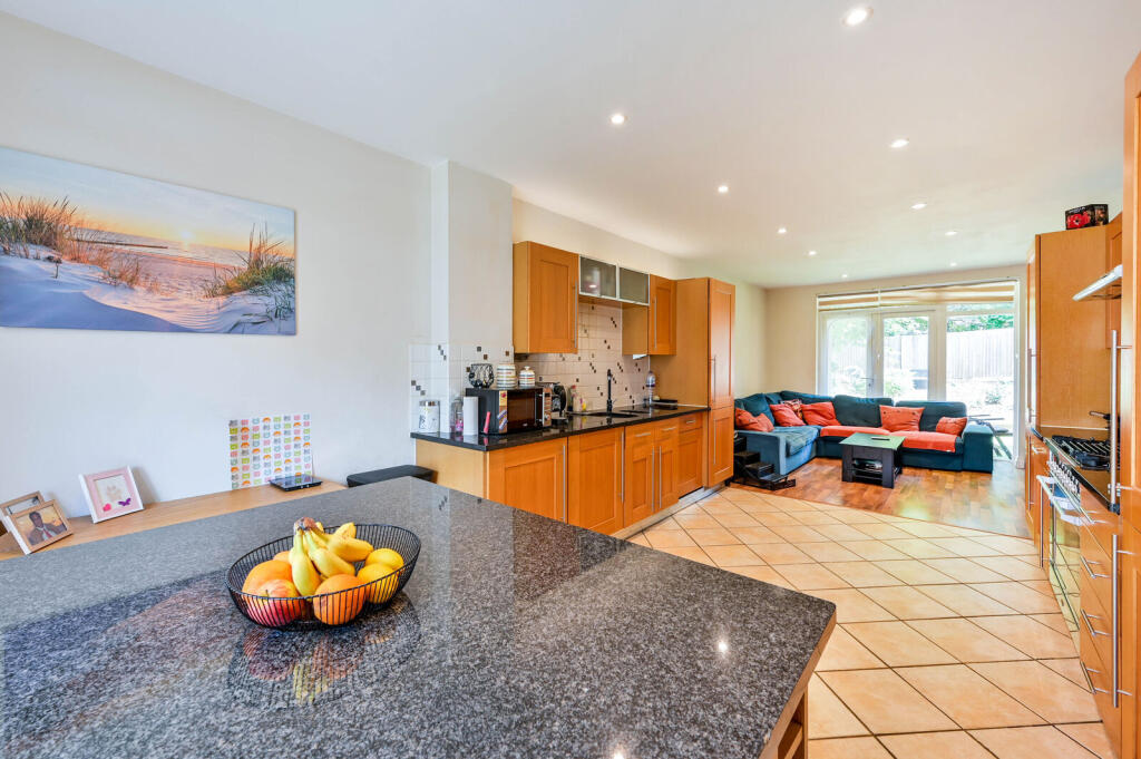 House in Guildford, Queen Elizabeth Park, Bellfields - View 4
