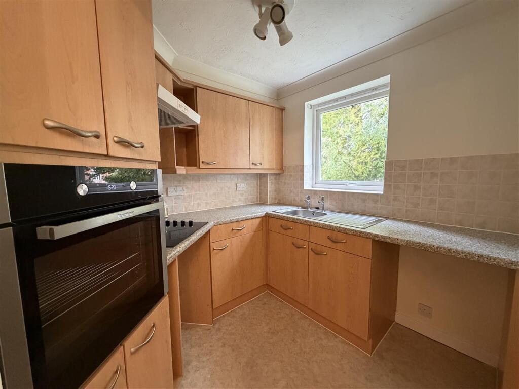 Apartment 15, Hazledine Court, Longden Coleham, Shrewsbury, SY3 7BS photo 4