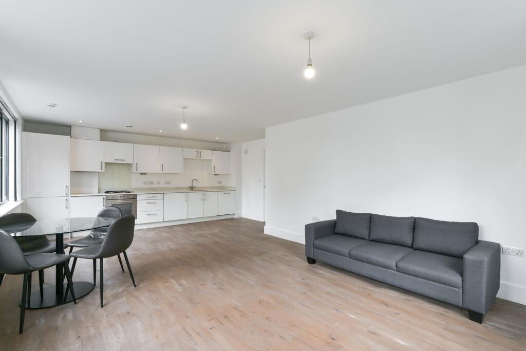 Apartment in Slough, Chalvey - View 3