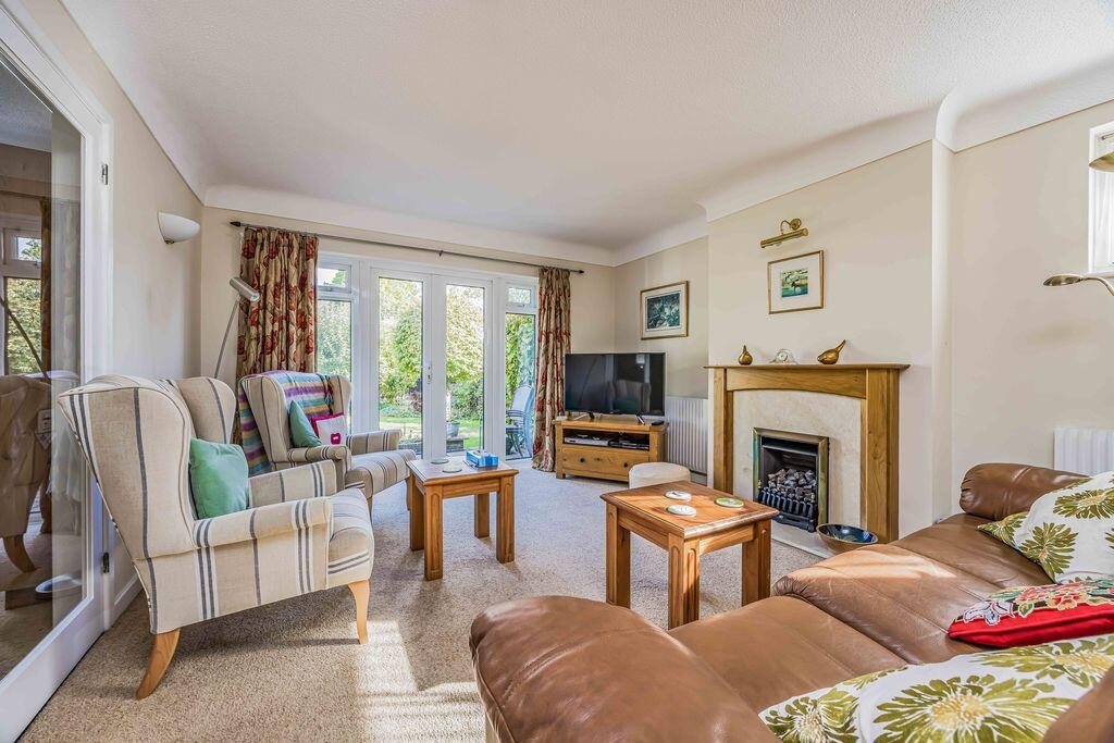 Nore Farm Avenue, Emsworth photo 3