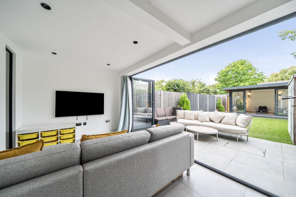 House in Twickenham - View 5