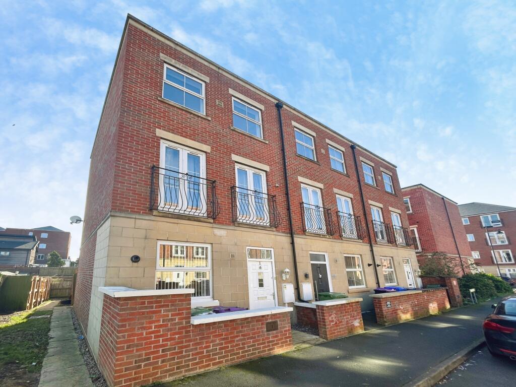 Main image of property: Pearl Terrace, Haven Village, Boston, PE21