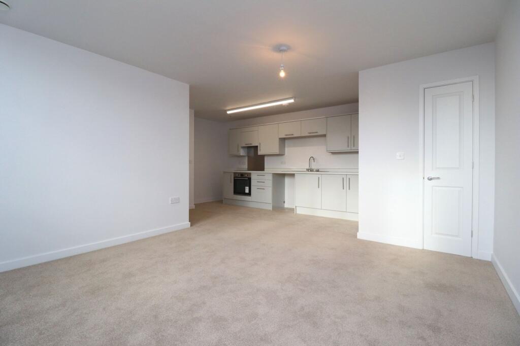Apartment in Gloucester - View 3