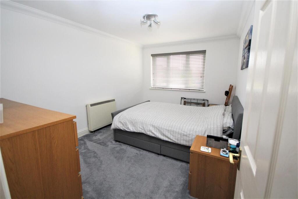 Longfield Road, Twyford, Reading, Berkshire, RG10 photo 4