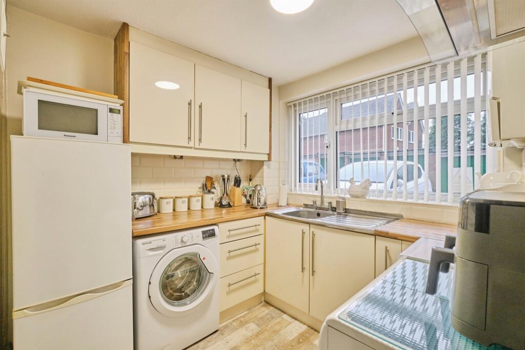 Apartment in Sandwell, West Midlands - View 4