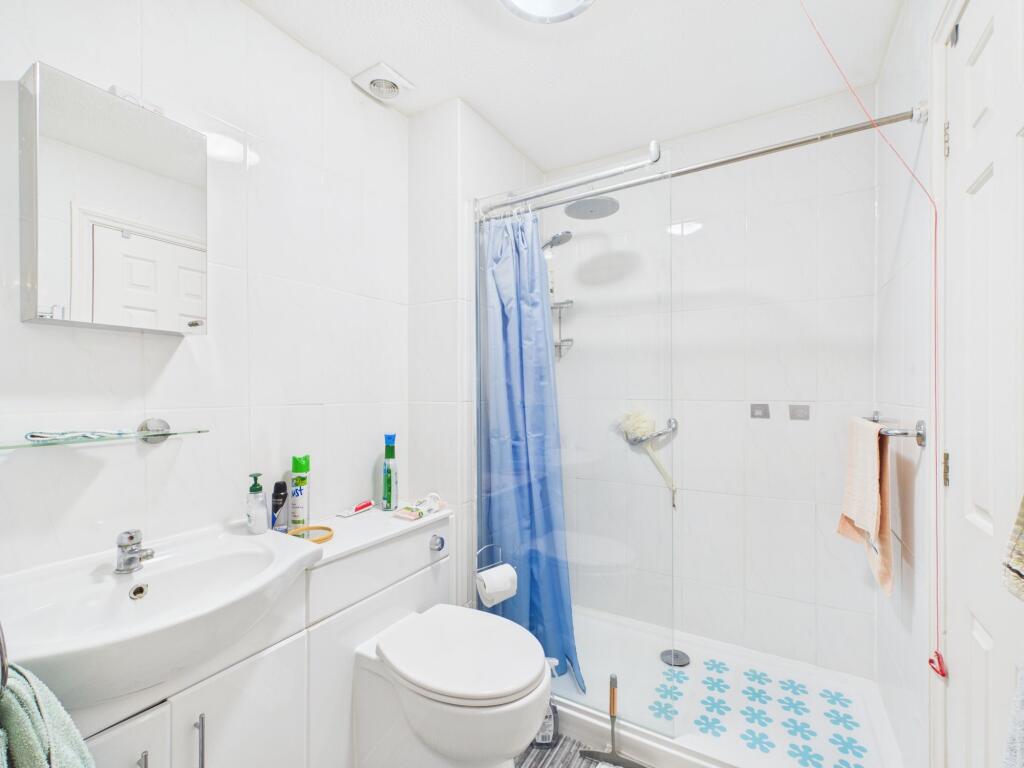 Apartment in Bracknell - More