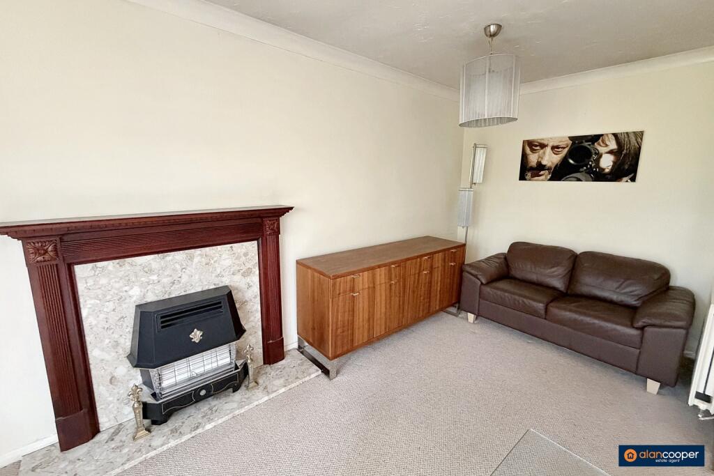 Kenilworth Drive, Weavers Green, Nuneaton, CV11 5XP photo 4