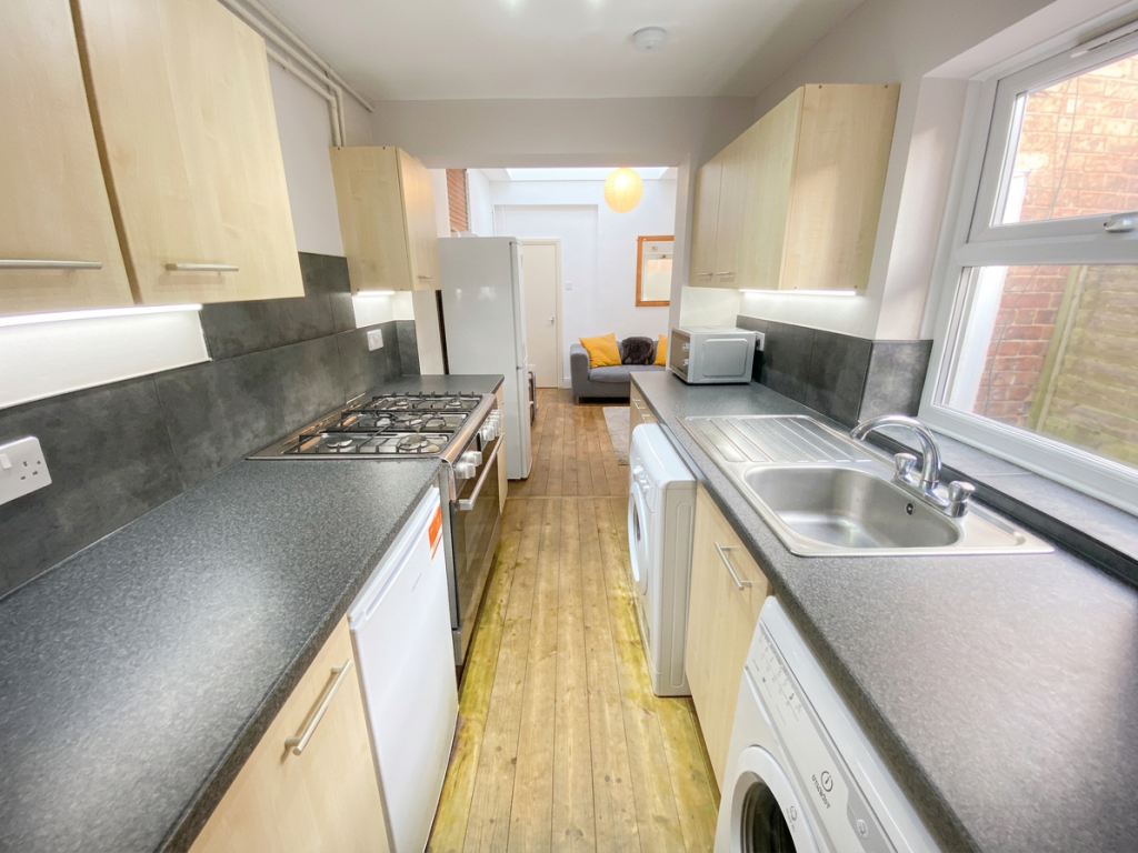 Additional image 3 of Daisy Road - 4 bed exc bills, Edgbaston, West Midlands, B16