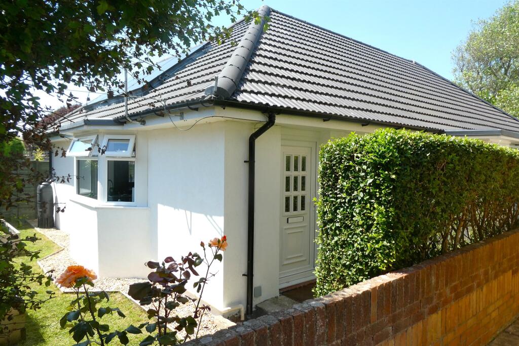 Widewater Close, LANCING photo 4
