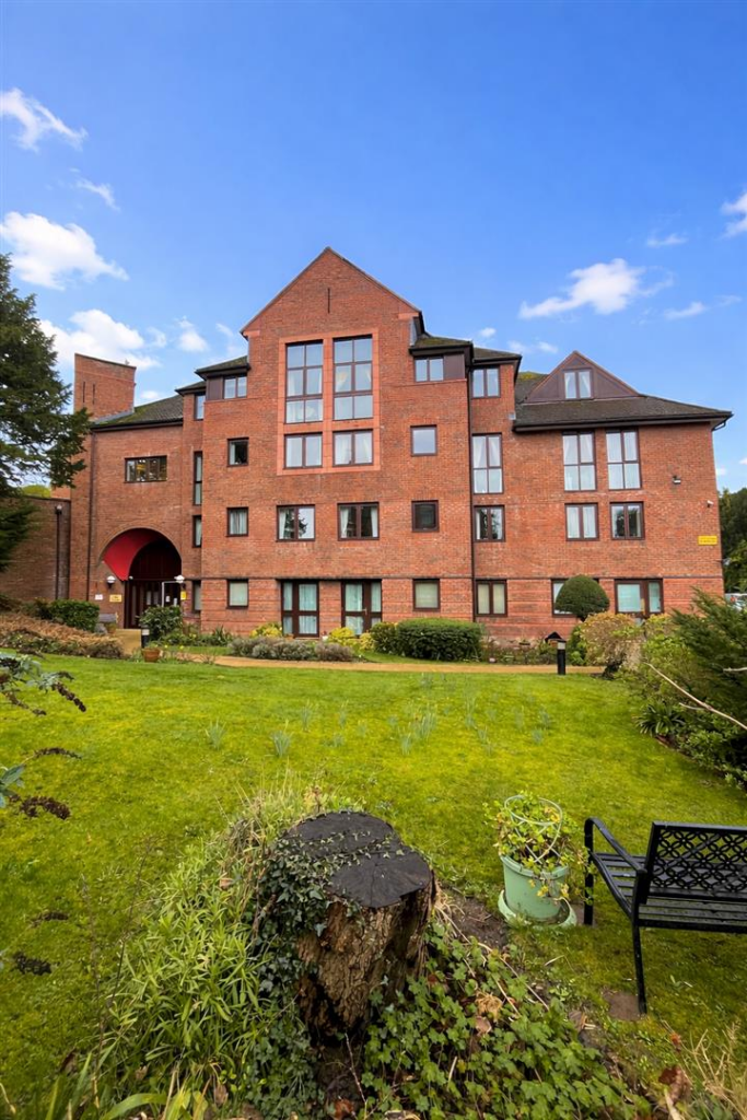 1-bed flat on Coed Pella Road, Colwyn Bay, £65,000