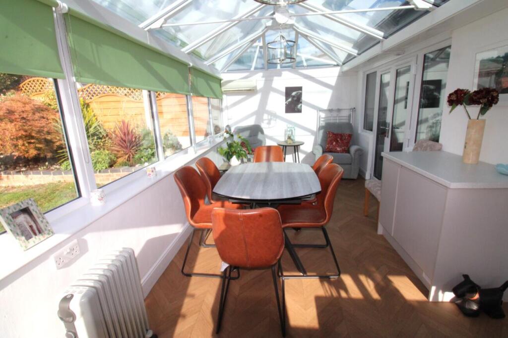 Cranham Gardens, Cranham, Essex photo 4