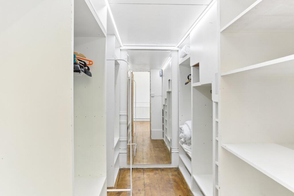 Apartment in London - View 5