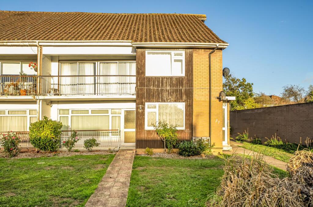 3-bed flat on Dene Gardens, Stanmore, HA7, £435,000