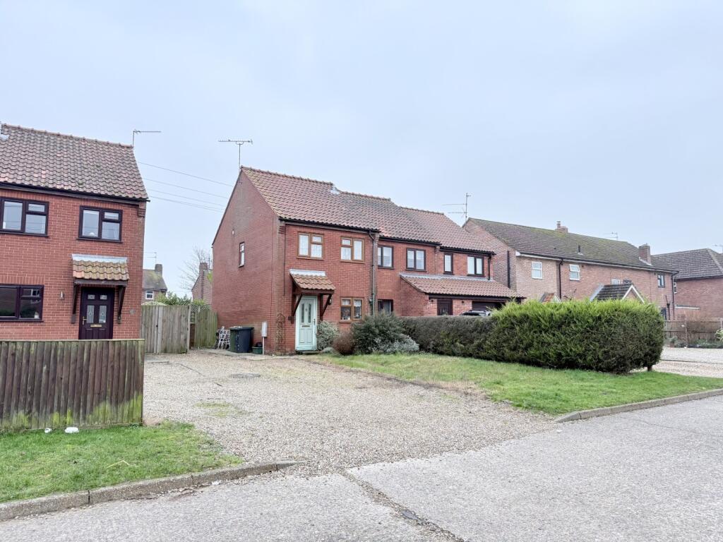 25 Wellington Crescent, Sculthorpe, Fakenham, Norfolk NR21 7PU photo 2