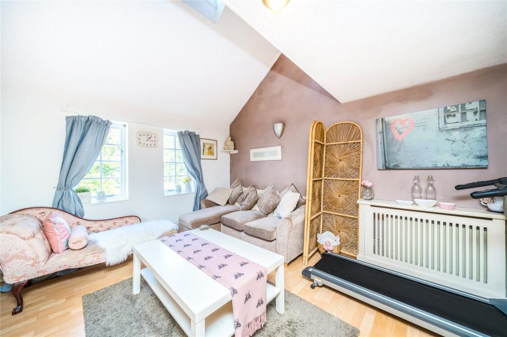 House in London, Mill Meads, West Ham - View 2
