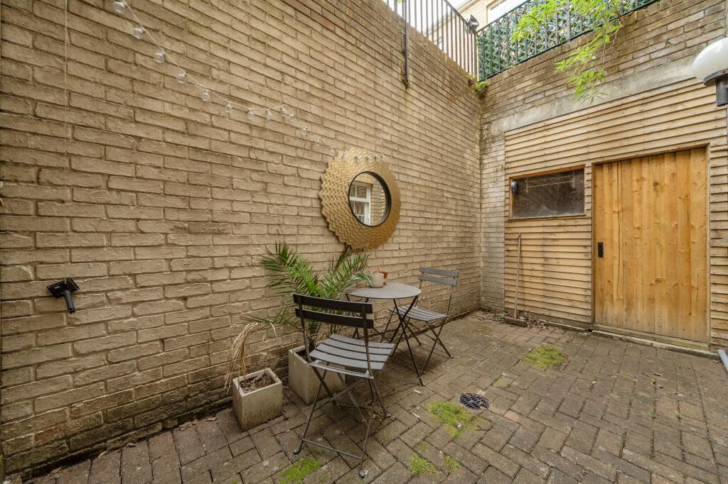 Apartment in London - More