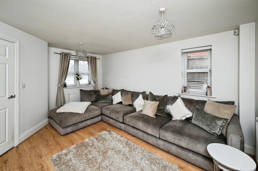 Goodacre Close, Alfreton, DE55 photo 4