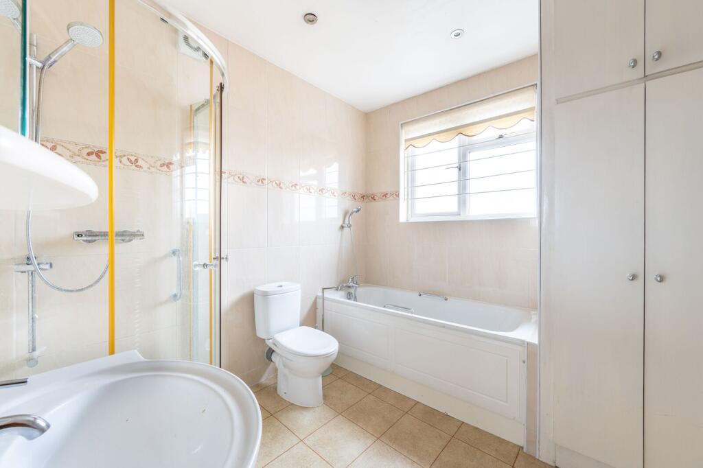 House in London, Dollis Hill - More