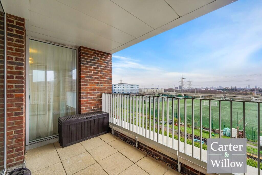 Apartment in Ilford - View 4