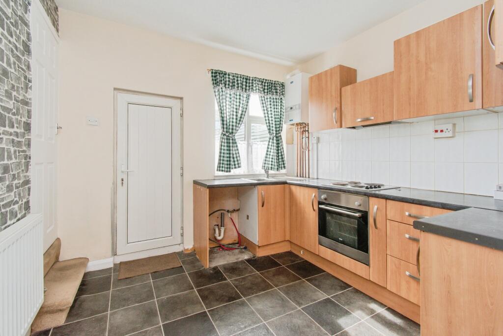 carlton street, Featherstone, WF7 photo 3