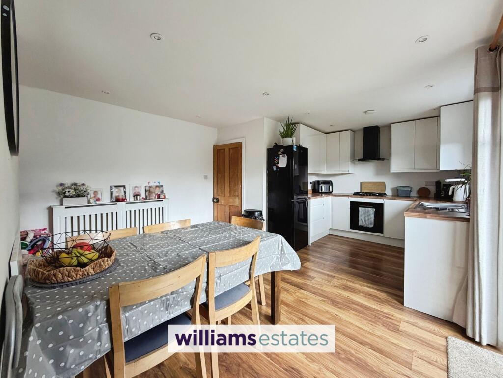 Ruthin, LL15 photo 2