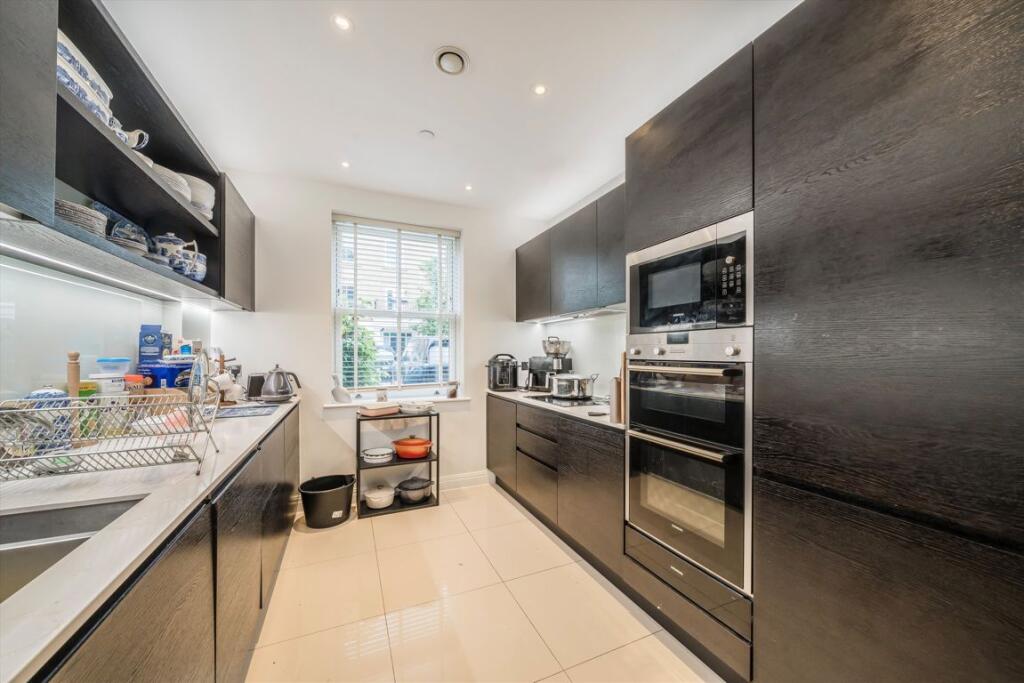 House in Twickenham - View 3