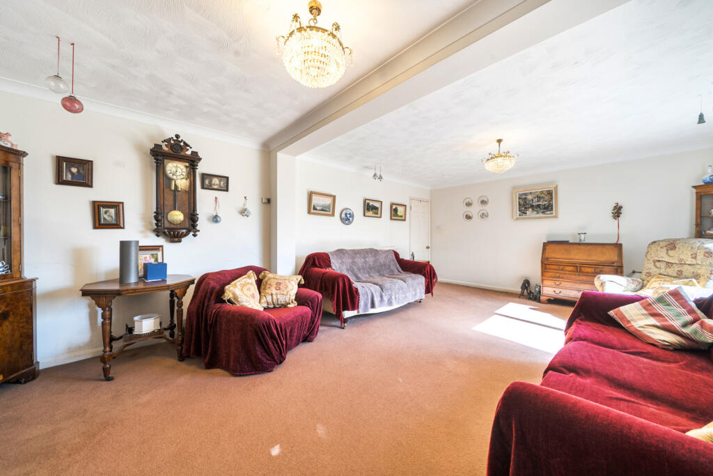 House in London, Broom Hill, Goddington - View 3